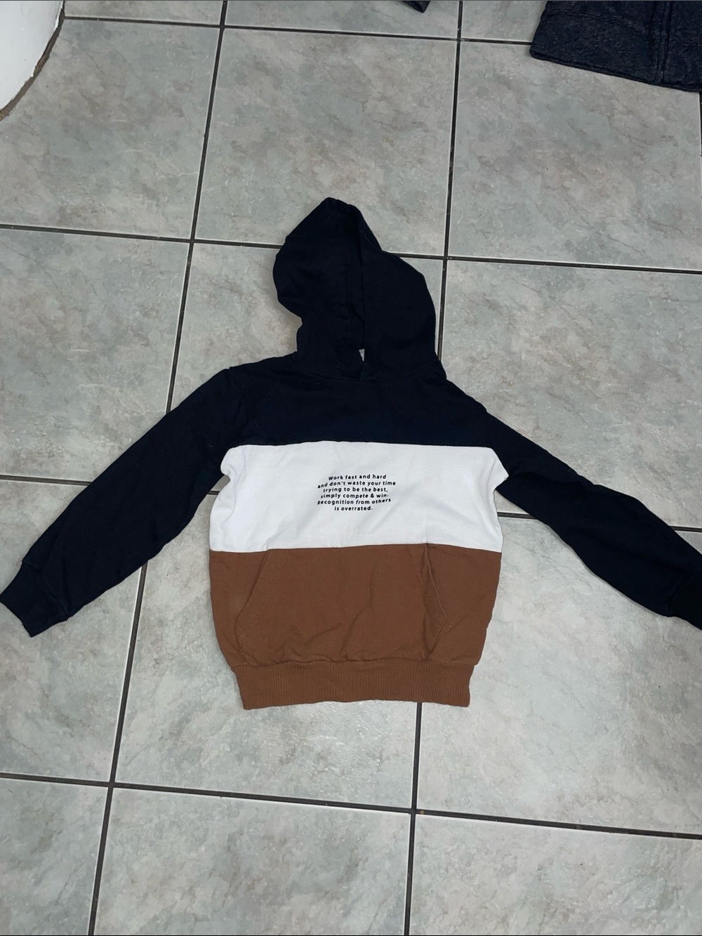 Boys sweatshirt and jacket bundle (7) size 6 - Picture 6 of 9